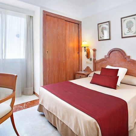 Grupotel Cala San Vicente Sant Joan De Labritja Esterno foto A room at the hotel