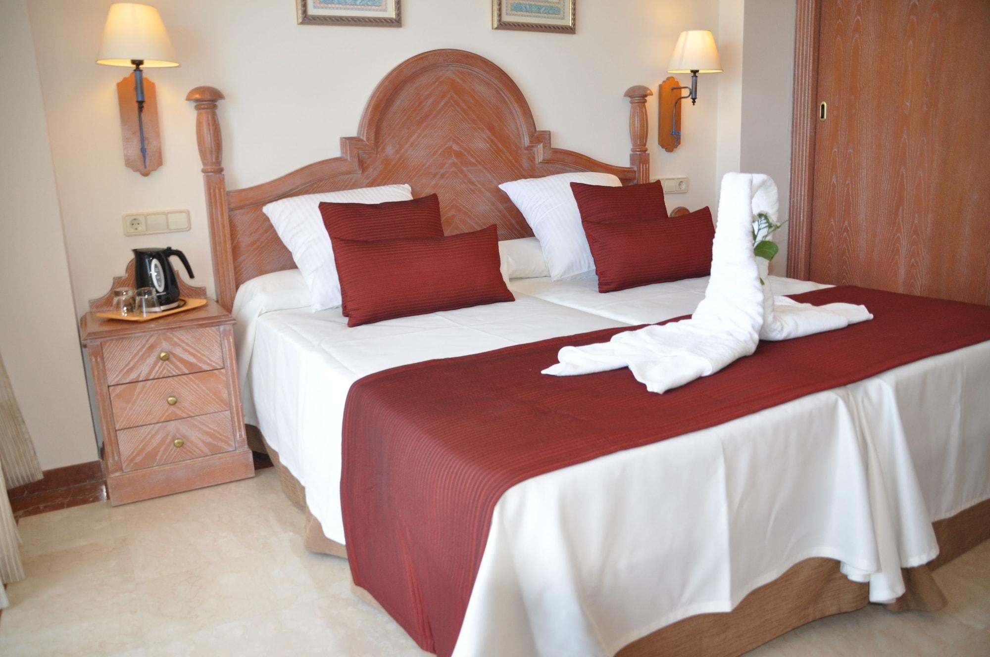 Grupotel Cala San Vicente Sant Joan De Labritja Esterno foto A guest room at the hotel