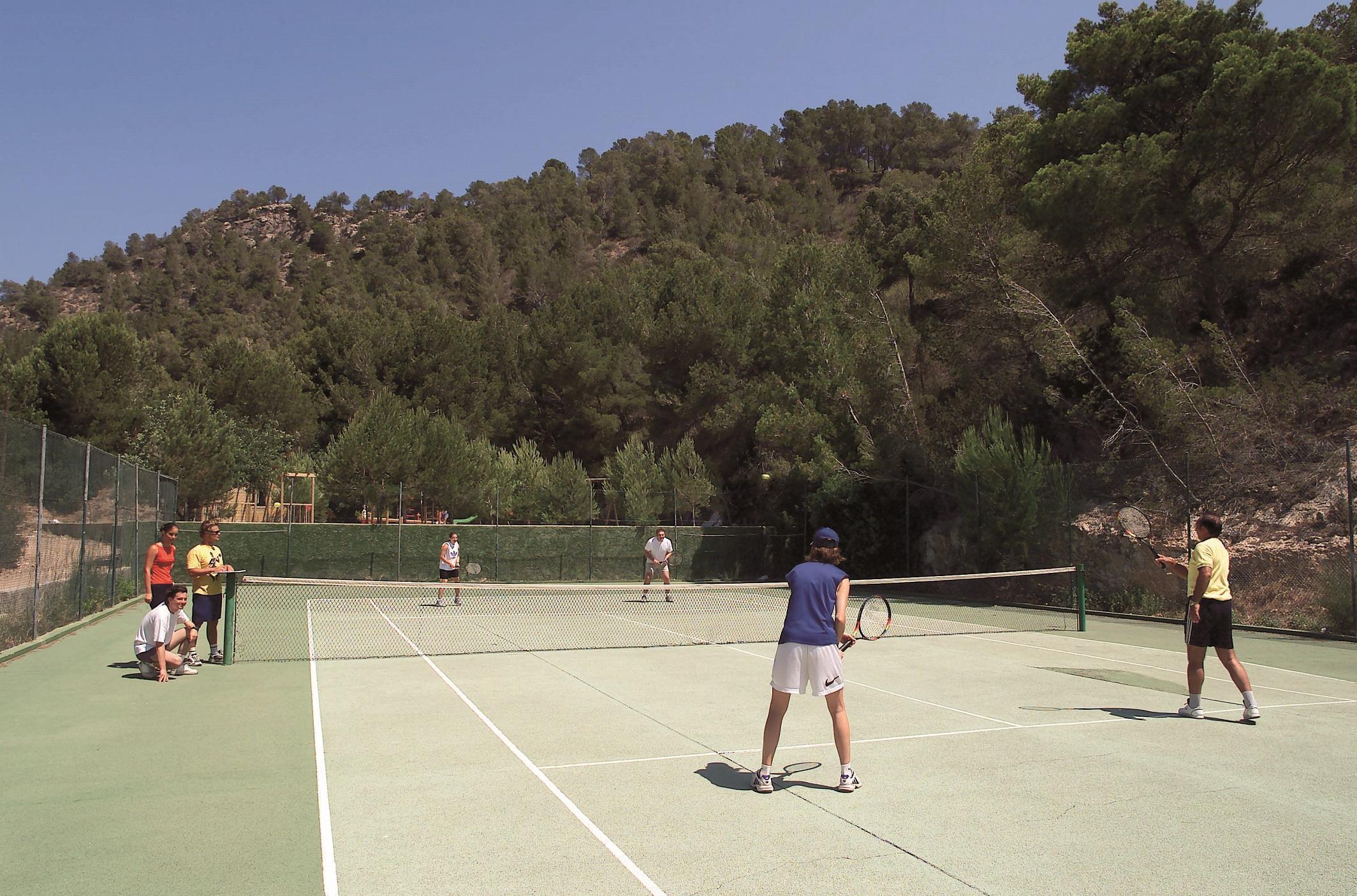 Grupotel Cala San Vicente Sant Joan De Labritja Esterno foto Tennis at the Club de Tennis de Portals Nous