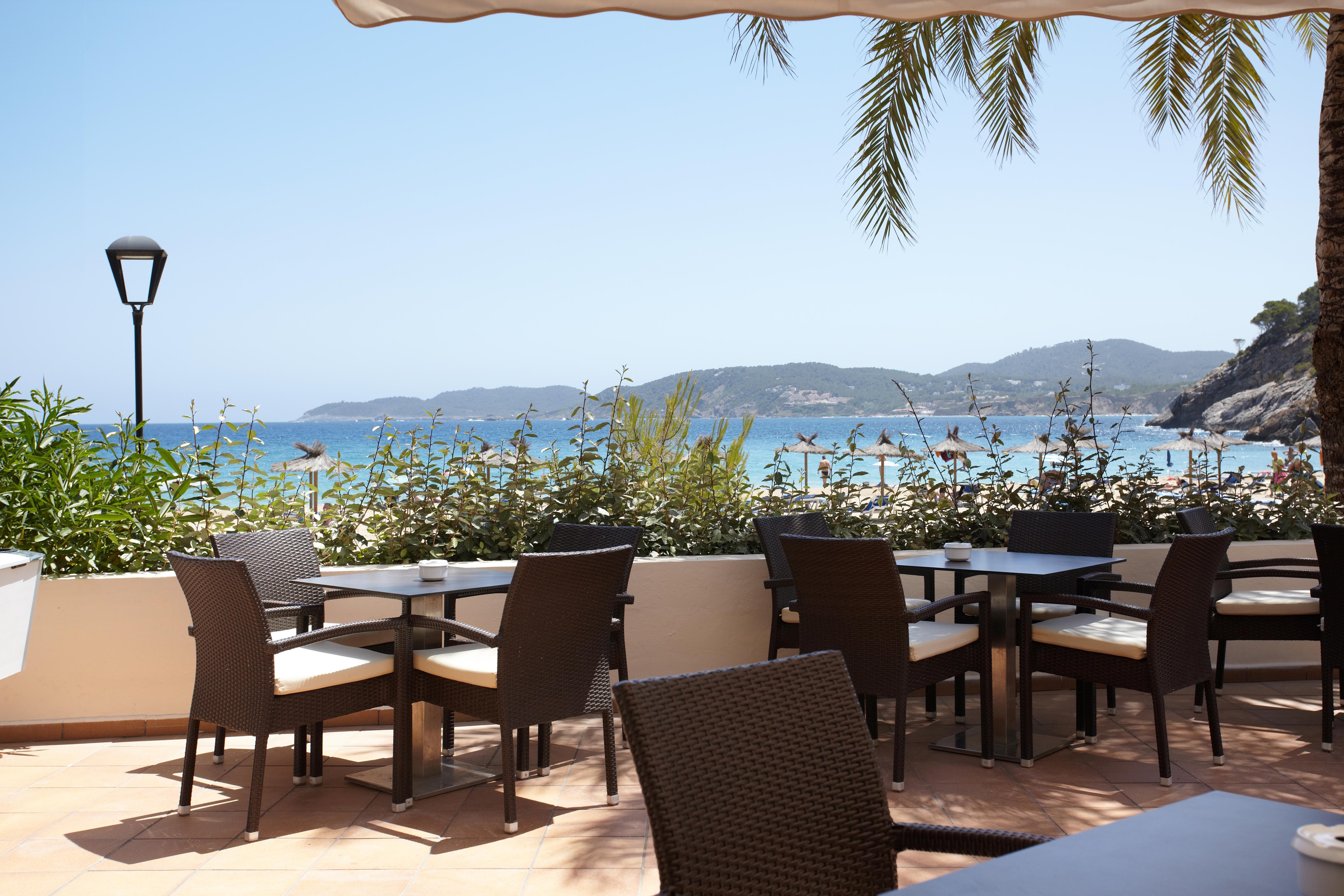 Grupotel Cala San Vicente Sant Joan De Labritja Esterno foto The hotel's restaurant