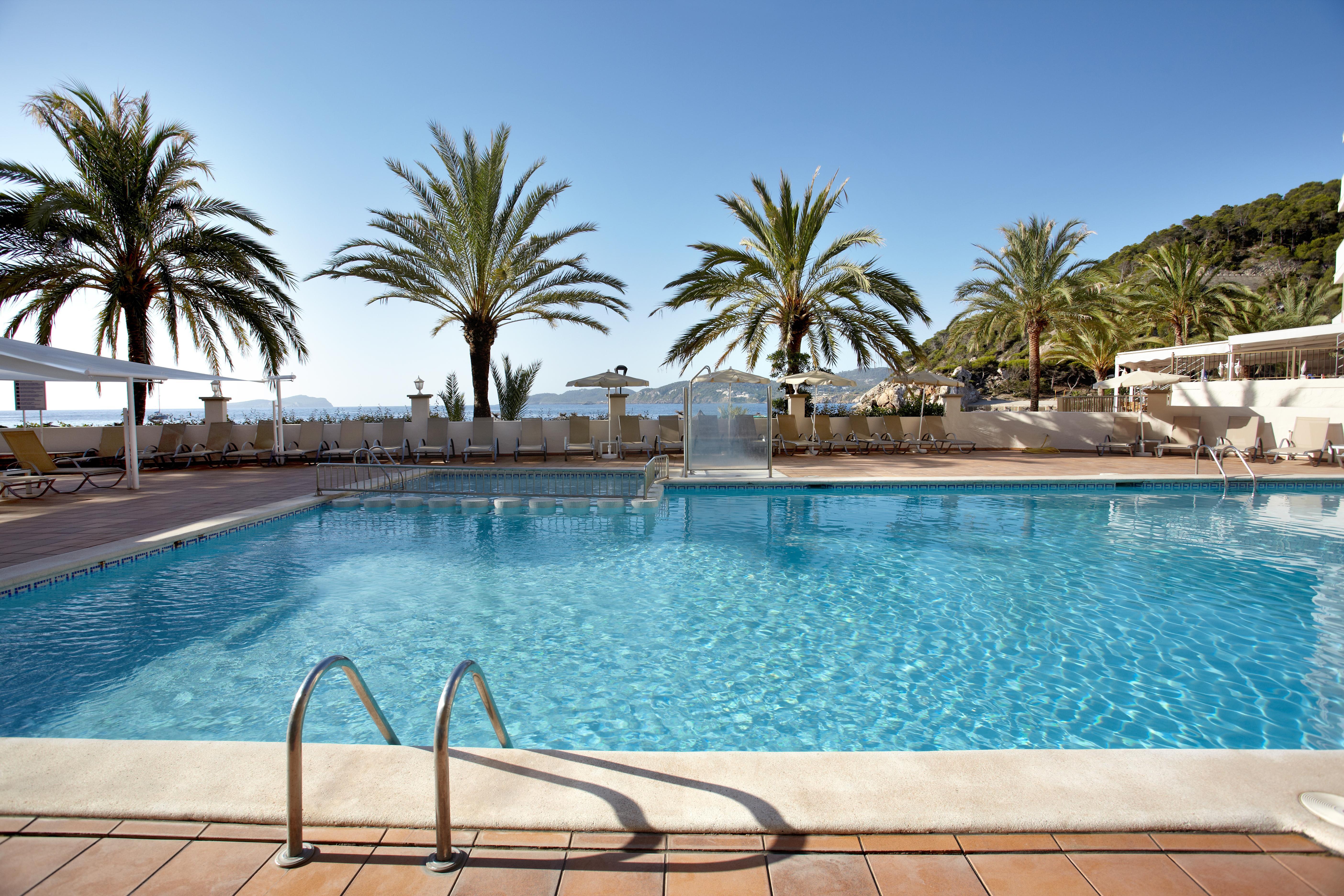 Grupotel Cala San Vicente Sant Joan De Labritja Esterno foto A swimming pool