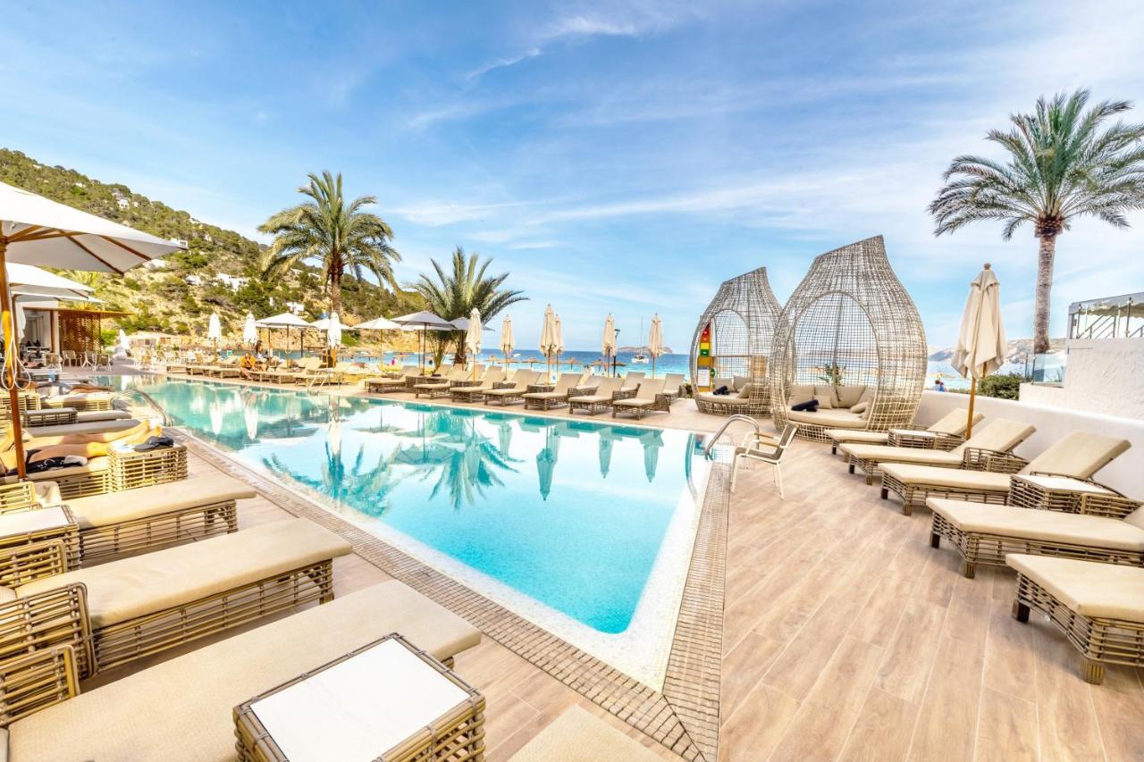 Grupotel Cala San Vicente Sant Joan De Labritja Esterno foto The pool at the hotel