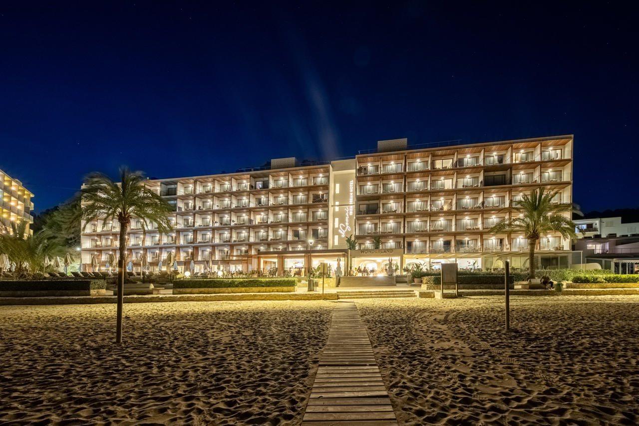 Grupotel Cala San Vicente Sant Joan De Labritja Esterno foto The hotel at night