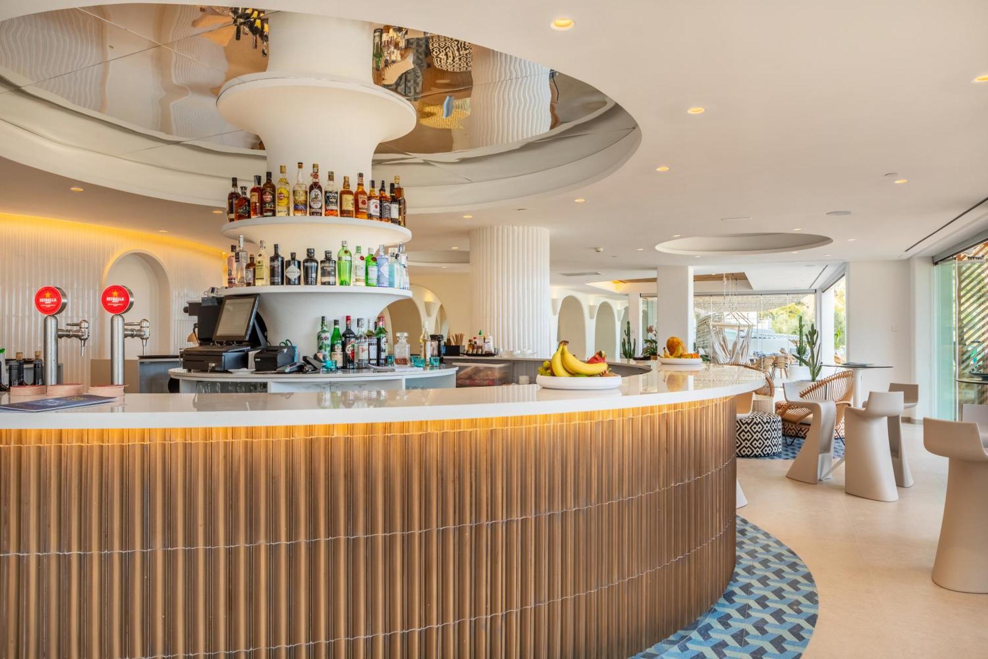 Grupotel Cala San Vicente Sant Joan De Labritja Esterno foto The bar at the restaurant