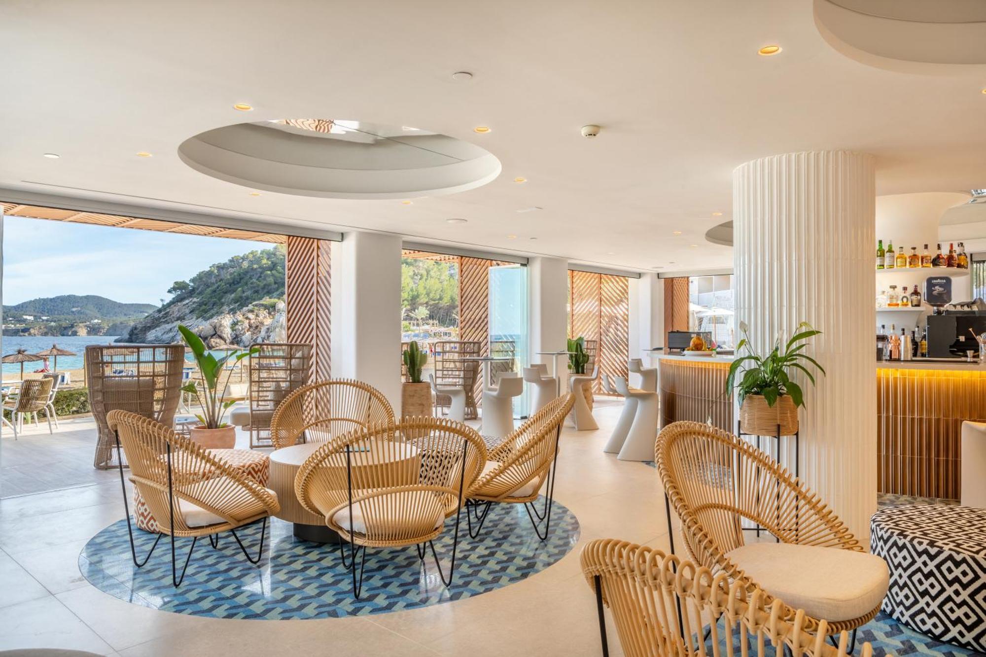 Grupotel Cala San Vicente Sant Joan De Labritja Esterno foto The bar at the hotel