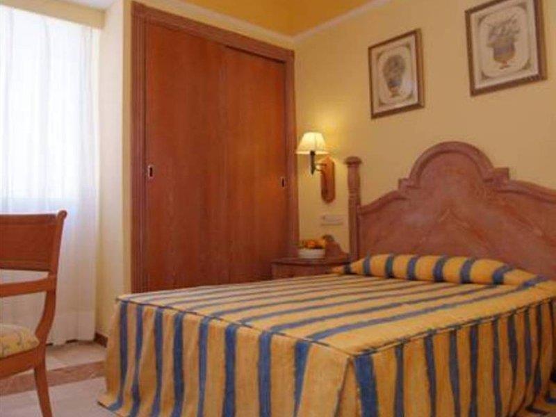 Grupotel Cala San Vicente Sant Joan De Labritja Esterno foto A bedroom in a hotel