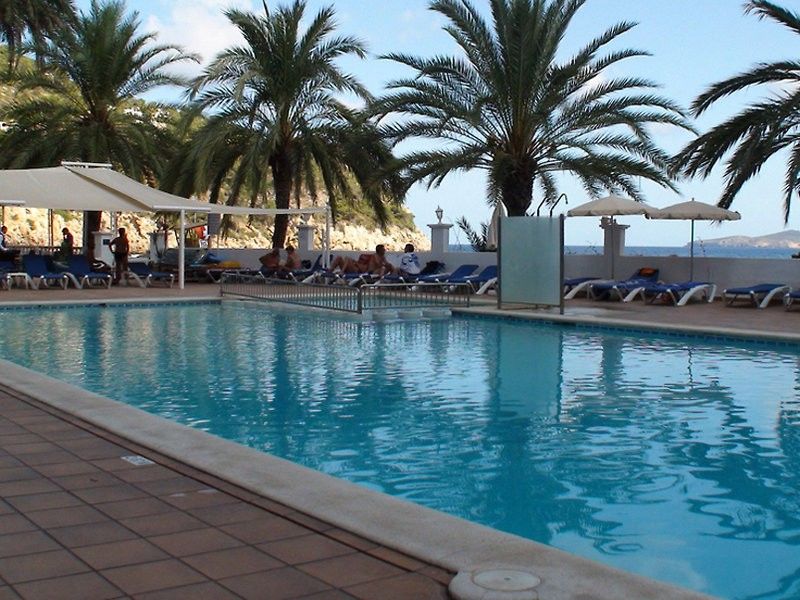 Grupotel Cala San Vicente Sant Joan De Labritja Esterno foto A swimming pool