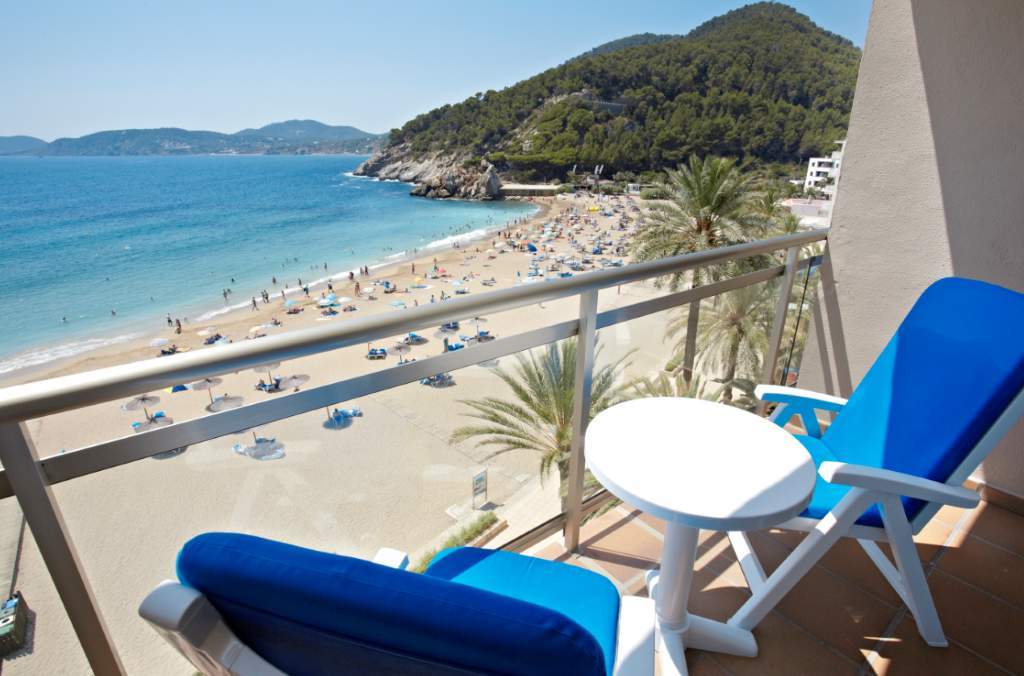 Grupotel Cala San Vicente Sant Joan De Labritja Esterno foto Balcony of a hotel room